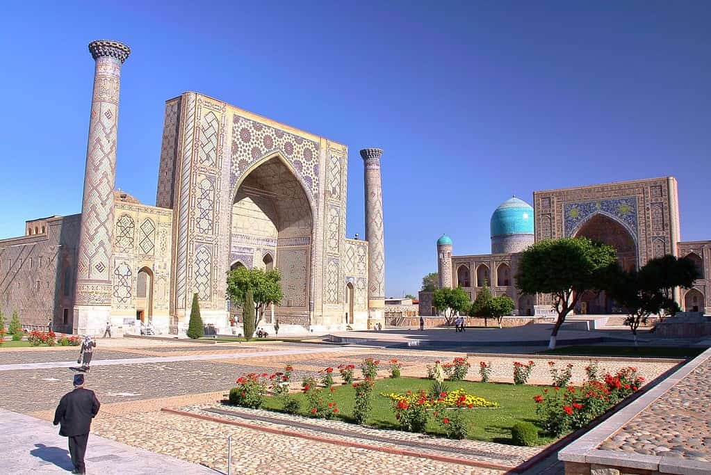 SAMARKAND, 8 Dias Uzbequistão - Tour Clássico Registan Square in Samarkand, Uzbekistan