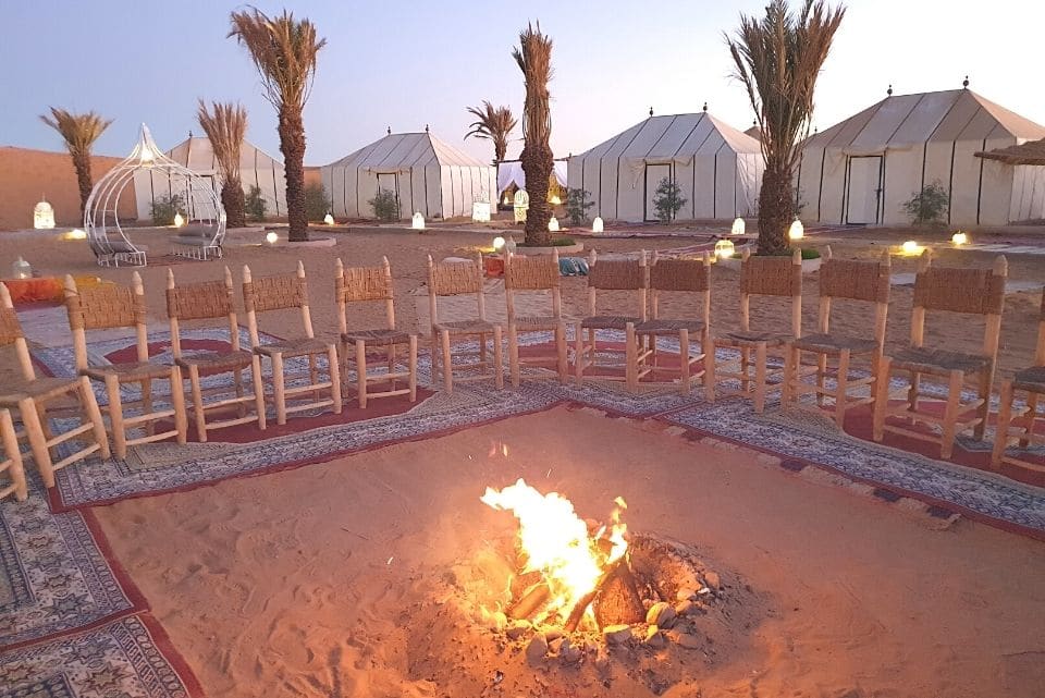 Acampamento de luxo no deserto de Marrocos