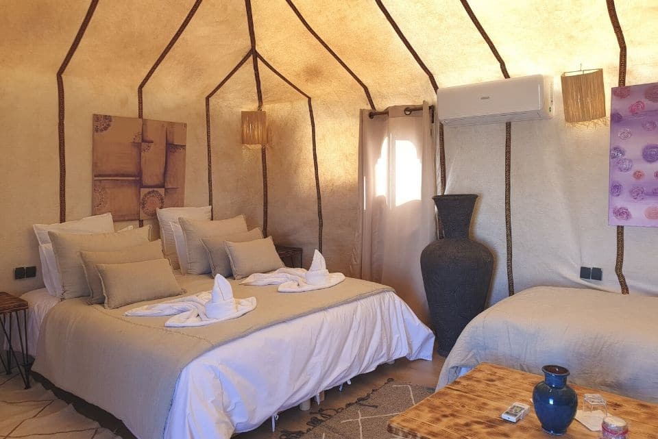 Acampamento de luxo no deserto de Marrocos