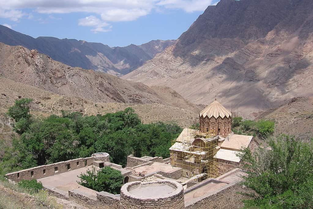 Armenian Monastic Ensembles of Iran Armenian Monastic Ensembles of Iran