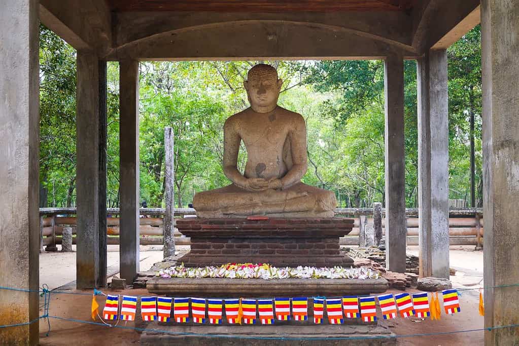 Travel to Anuradhapura Ancient City Travel to Anuradhapura Ancient City