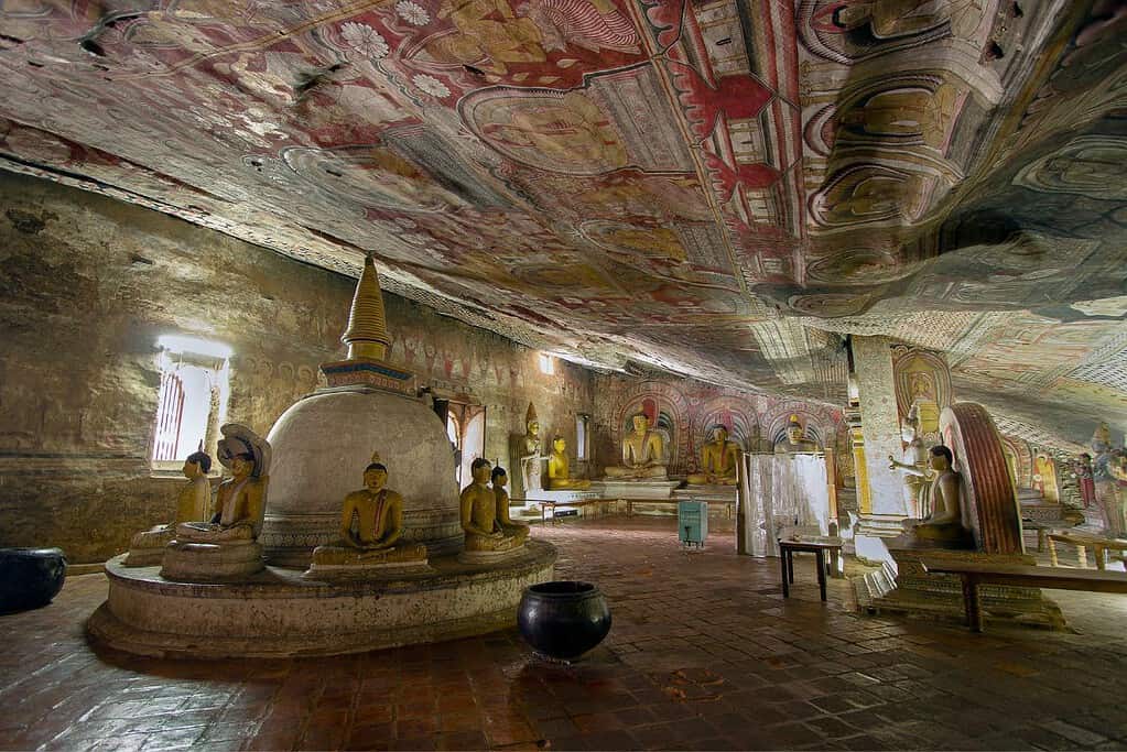 Travel to Dambulla Cave Temple Travel to Dambulla Cave Temple