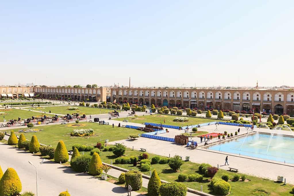 Travel to Naqsh e Jahan Square Travel to Naqsh-e Jahan Square