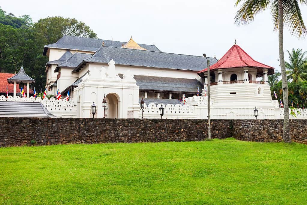 Travel to Temple of the Sacred Tooth Relic Travel to Temple of the Sacred Tooth Relic