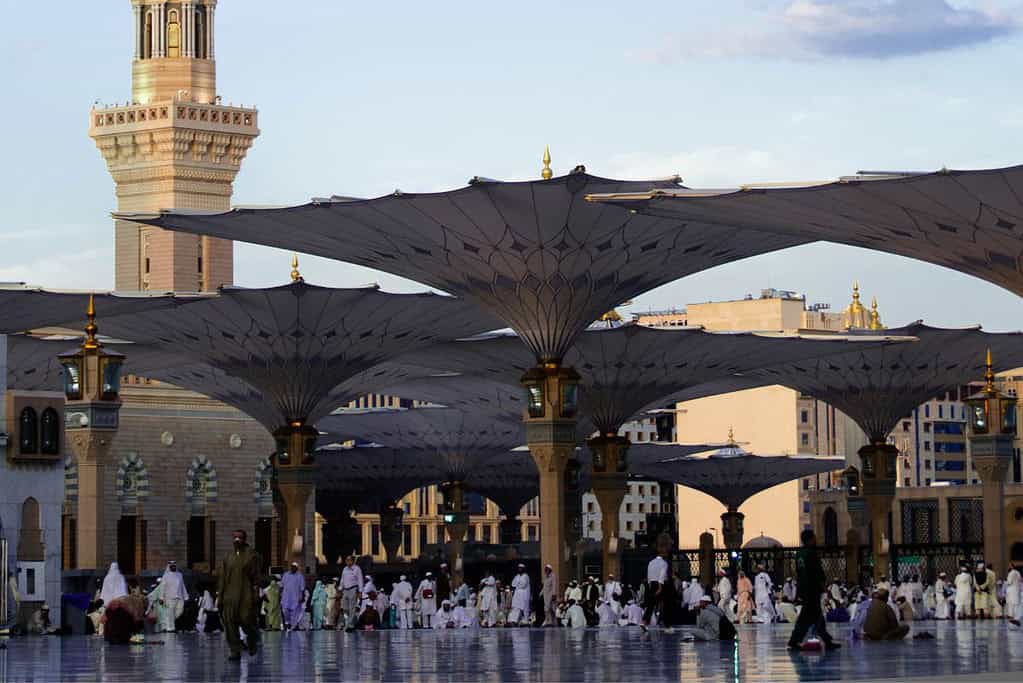 Visit Al Masjid an Nabawi The Prophets Mosque Visit Al-Masjid an-Nabawi (The Prophet's Mosque)