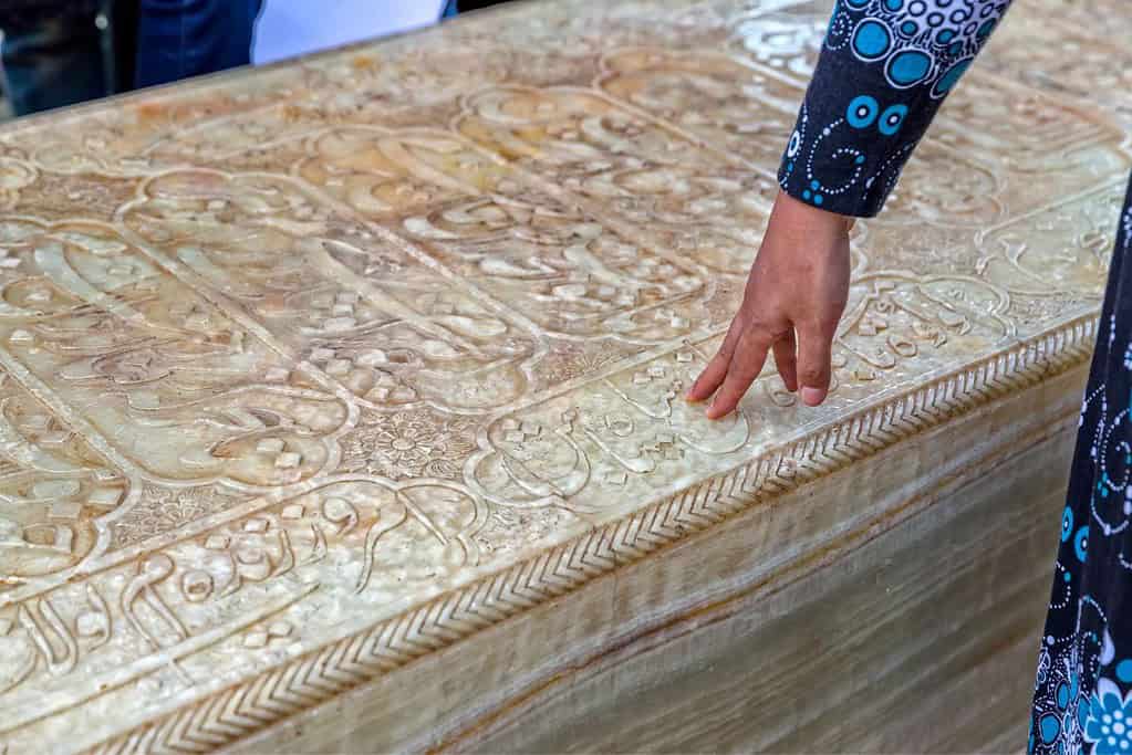 Visit Tomb of Hafez Visit Tomb of Hafez