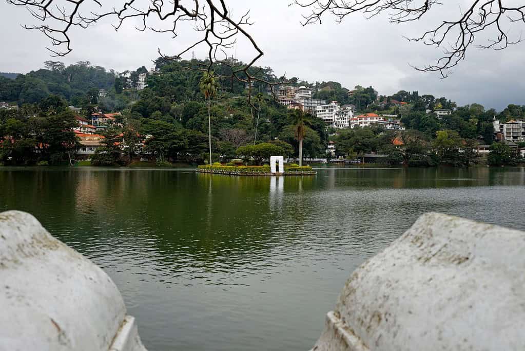 Travel to Kandy Lake Travel to Kandy Lake