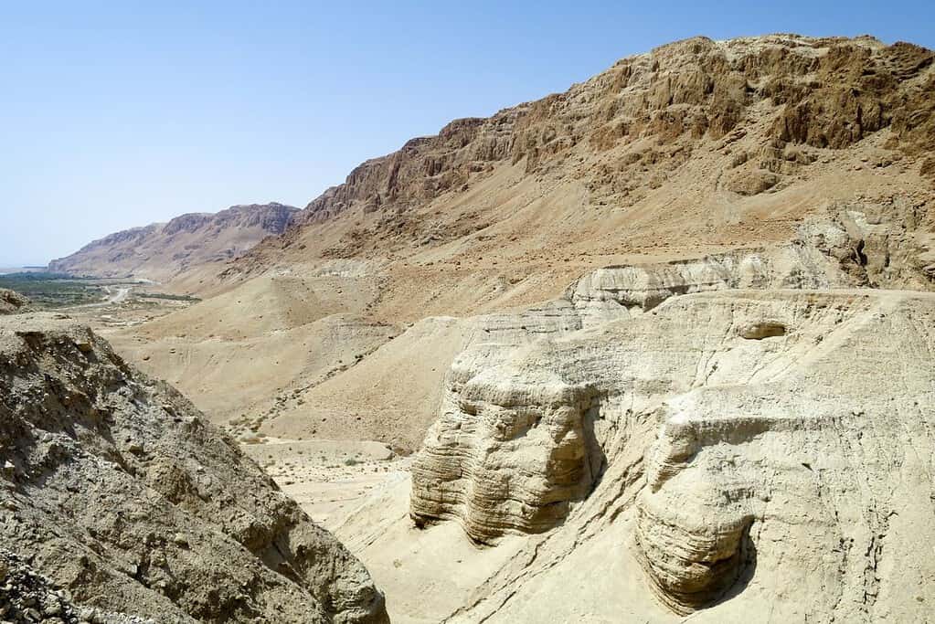 Travel to Qumran Caves Travel to Qumran Caves