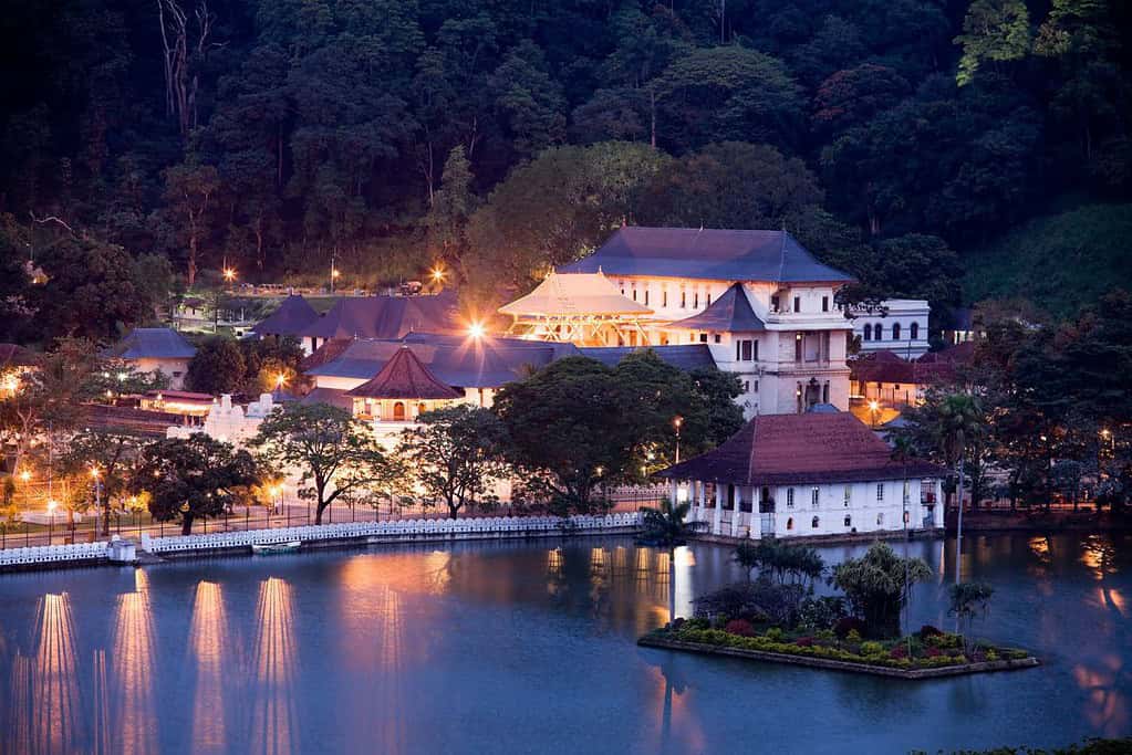 Visit Kandy Lake Visit Kandy Lake