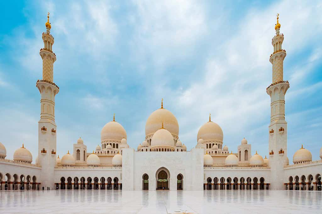 Travel to Sheikh Zayed Grand Mosque Travel to Sheikh Zayed Grand Mosque