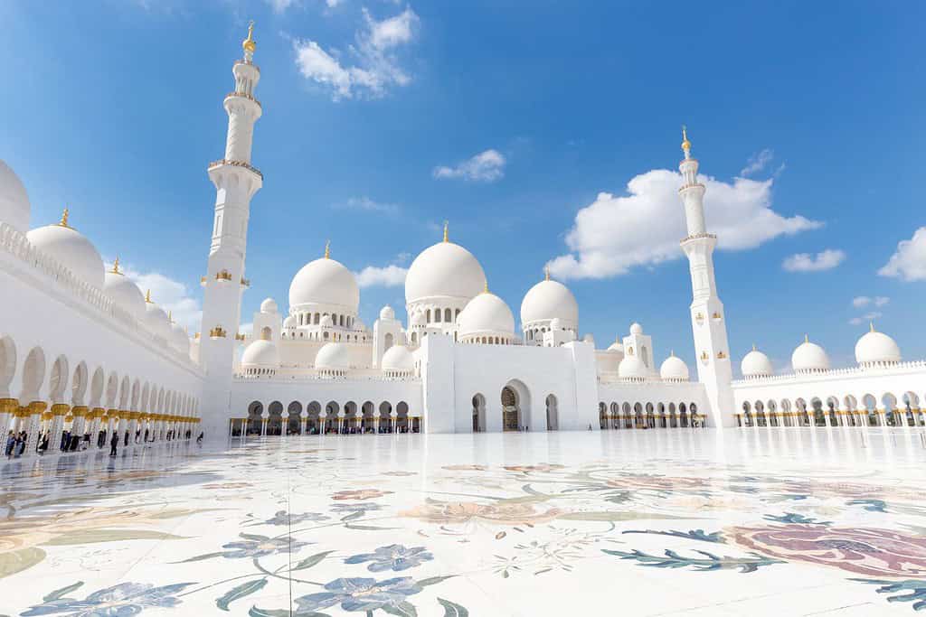 Visit Sheikh Zayed Grand Mosque Visit Sheikh Zayed Grand Mosque