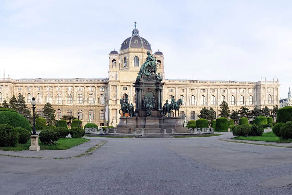 Statues of Maria Theresien Platz Travel Destinations Statues of Maria-Theresien-Platz