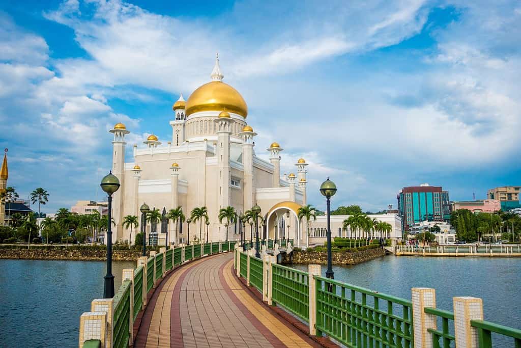Sultan Omar Ali Saifuddin Mosque Travel Destinations, Asia Sultan Omar Ali Saifuddin Mosque