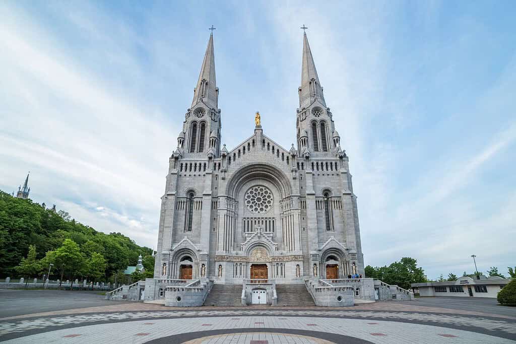 Sainte Anne de Beaupre Shrine in Quebec Travel Destinations, Americas Sainte-Anne-de-Beaupré Shrine in Quebec