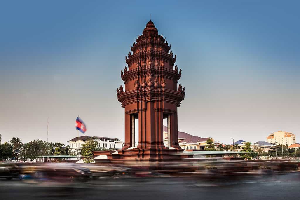 Statues of Independence Monument in Phnom Penh Travel Destinations, Asia Statues of Independence Monument in Phnom Penh
