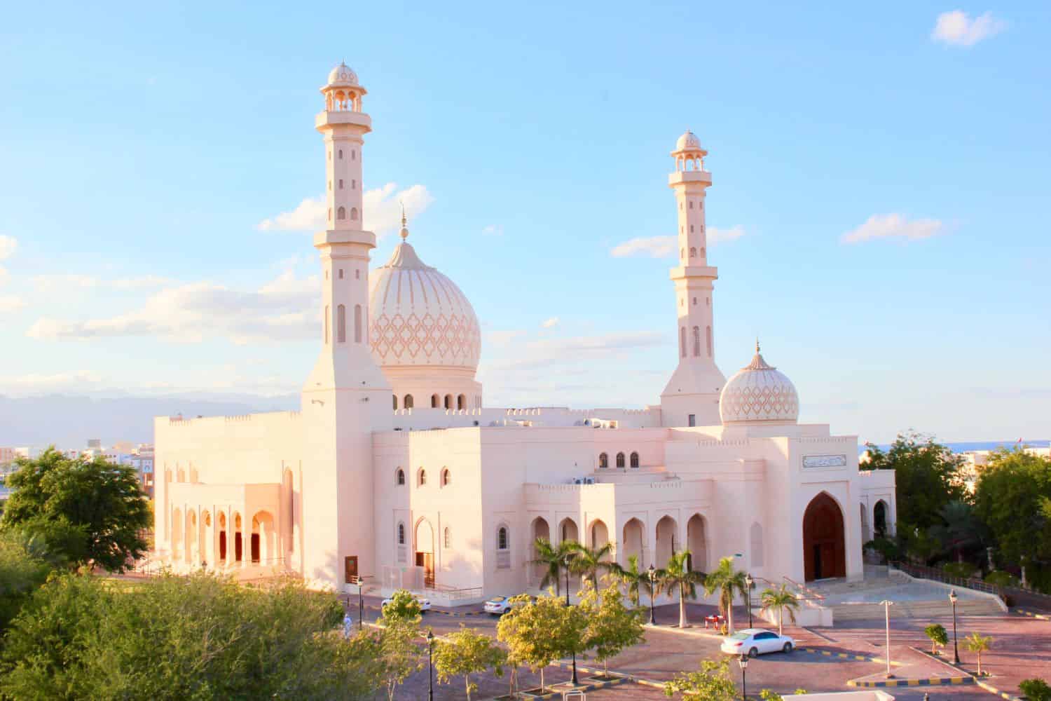 Flag of Oman: Exploring the Rich Heritage of a Country Geography of Oman 1 1