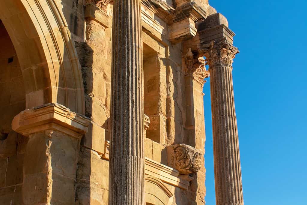 timgad roman ruins algeria 10 Timgad Roman Ruins in Algeria timgad roman ruins algeria 10