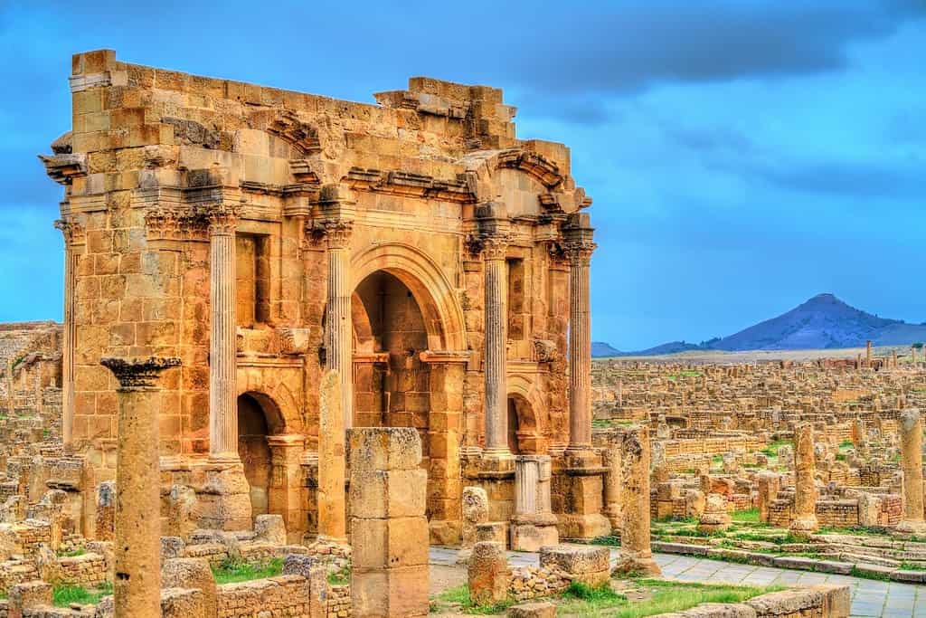 timgad roman ruins algeria 4 Timgad Roman Ruins in Algeria timgad roman ruins algeria 4