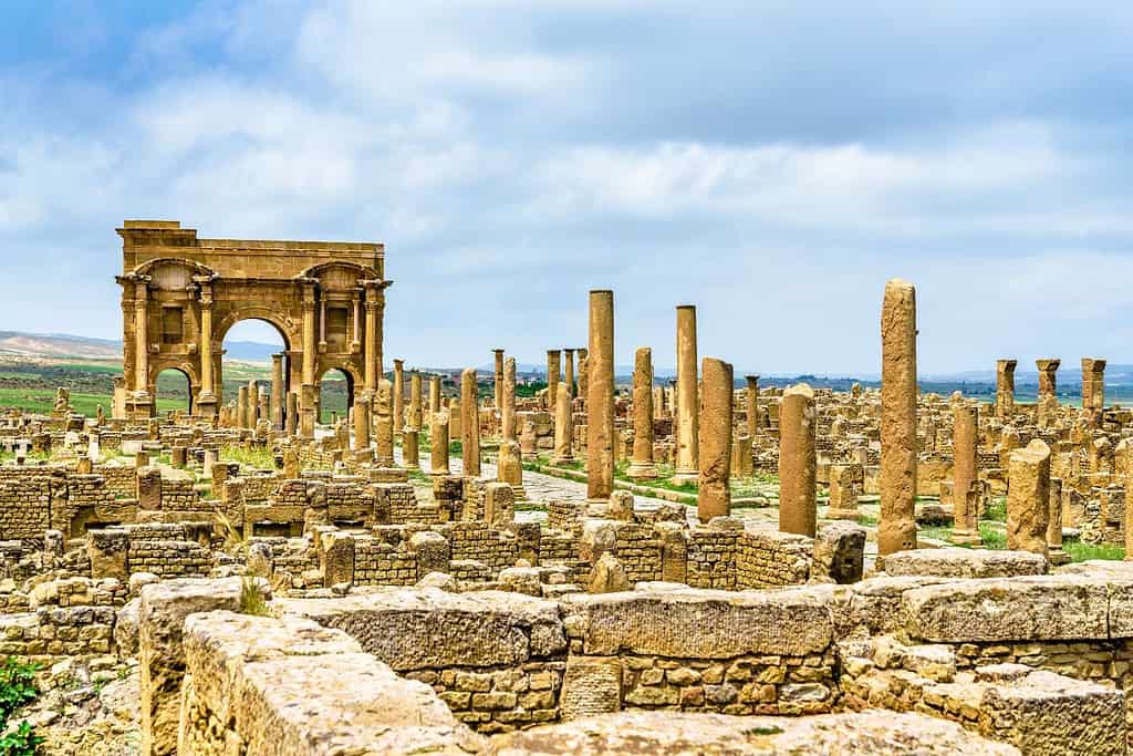 travel to timgad roman ruins 1 Timgad Roman Ruins in Algeria travel to timgad roman ruins 1