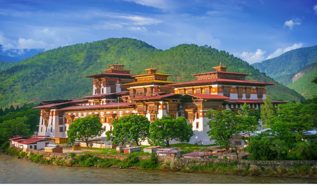 A majestic image of Trashichhoe Dzong, capturing its impressive architecture and traditional Bhutanese design.