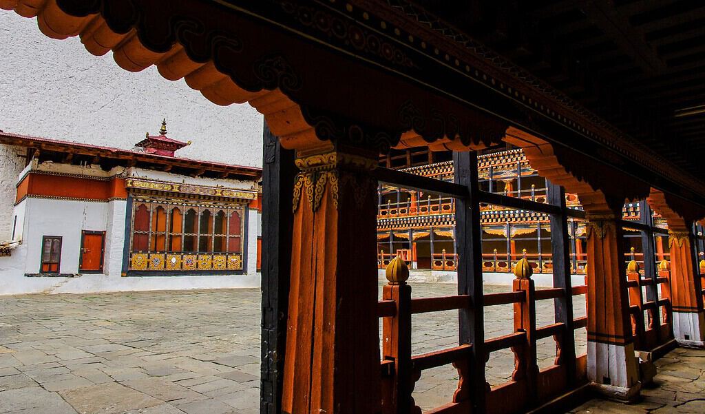 A majestic image of Trashichhoe Dzong, capturing its impressive architecture and traditional Bhutanese design.