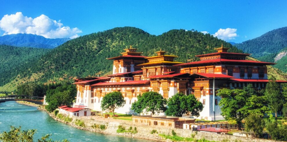 Trashichhoe Dzong Majestic view of Trashichhoe Dzong, showcasing its intricate architecture and stunning riverside location.